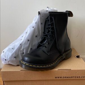 Dr. Martens Black Lace-Up Boots with Yellow Stitching brand new w box women’s 8